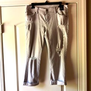 Cropped boyfriend jeans